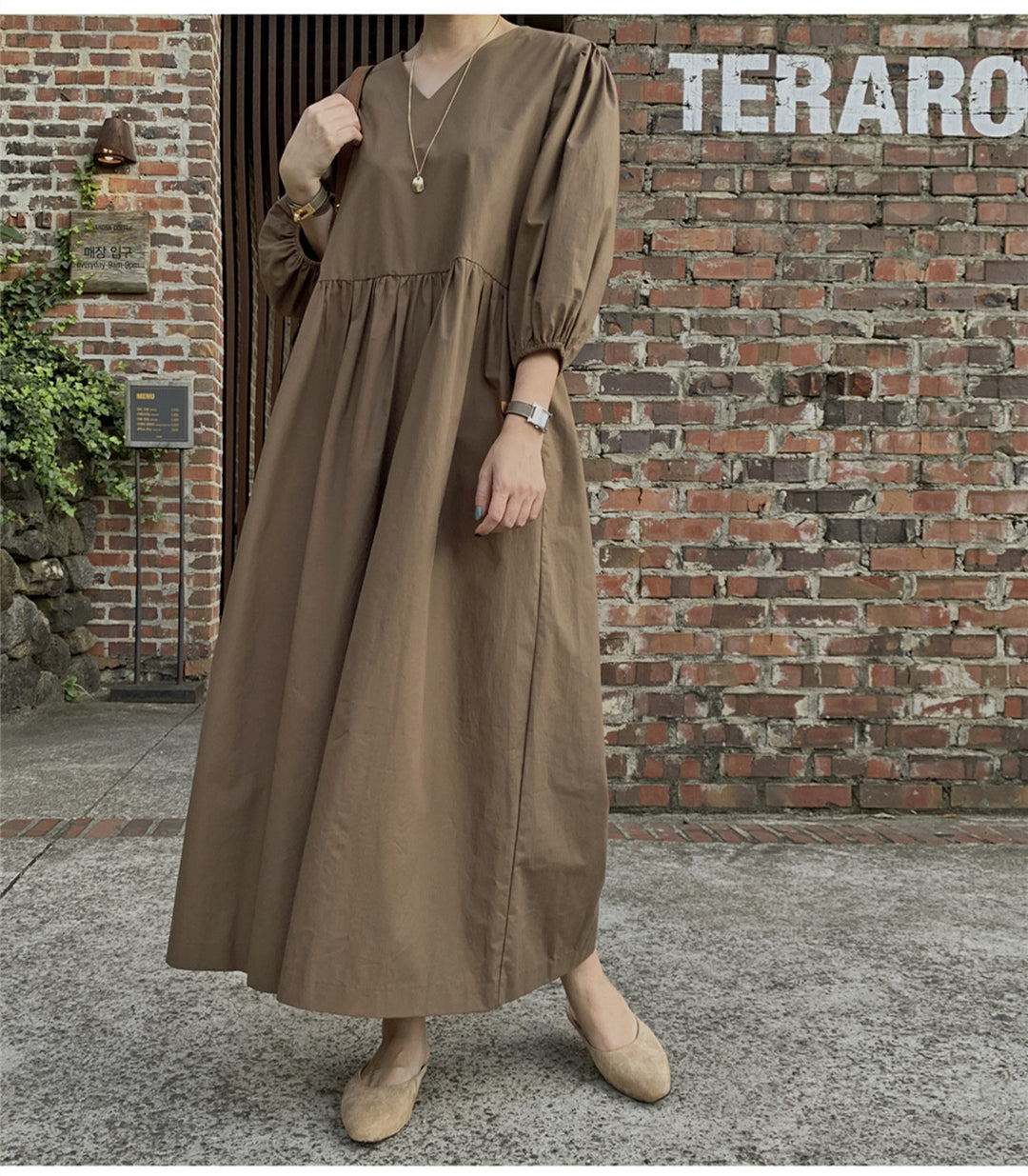 Damen Maxikleid mit V-Ausschnitt, geraffter Taillennaht und voluminösen dreiviertel-Ärmeln – Valéora