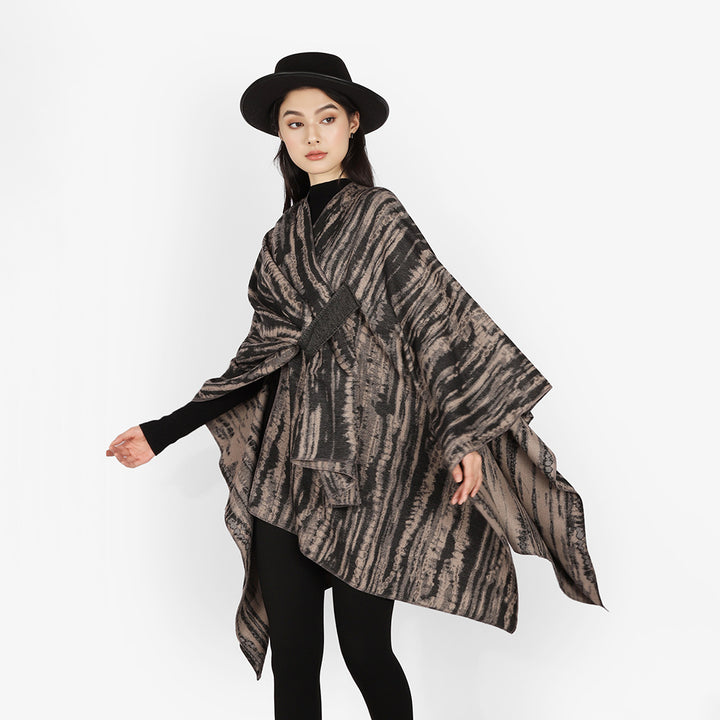 Damen Jacquard-Cape-Überwurf mit strukturierter Wellenoptik, Bindegürtel und asymmetrischem Zipfelsaum – Montévia