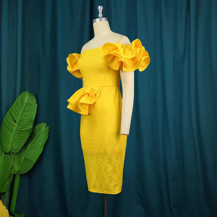 Damen figurbetontes Cocktailkleid mit voluminösen Rüschenärmeln Echo Archiv