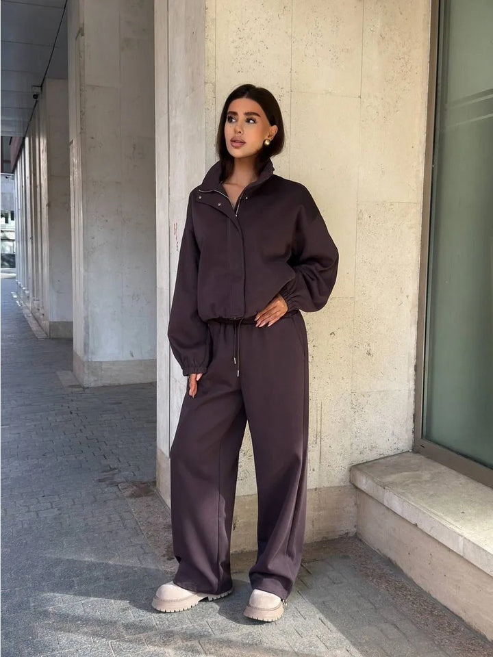 Damen gekürztes Reißverschluss-Hoodie mit Stehkragen und hochgeschnittener Kordel-Jogginghose – Auréline