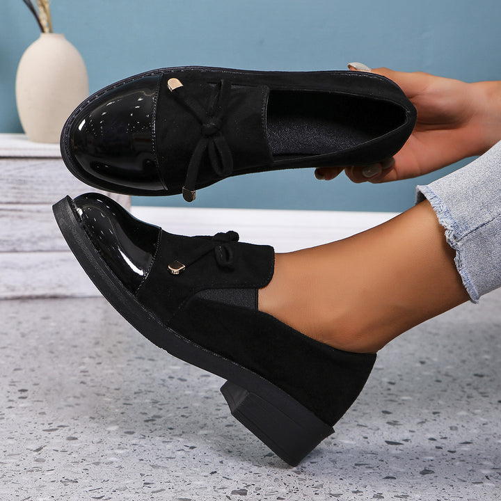 Damen  elegante Slipper-Loafer mit Lackkappe, Veloursimitat-Obermaterial, elastischem Einstieg und dekorativer Schleifenapplikation Echo Archiv