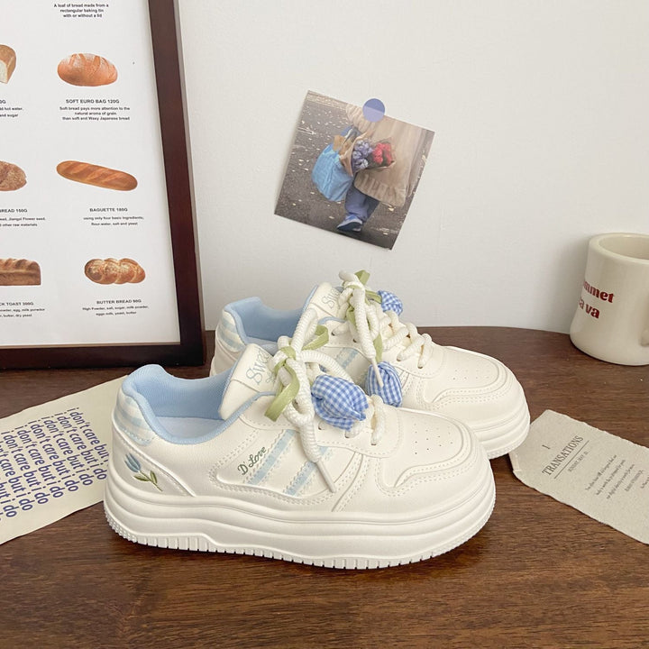 Damen Sportliche Sneakers mit verspielten Applikationen und dämpfender Sohle Echo Archiv