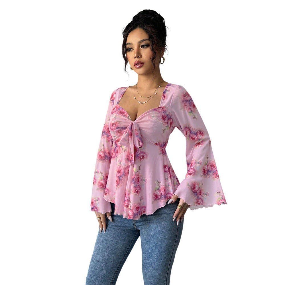 Damen florales Chiffon-Top mit Bindeschleife, Herzausschnitt, ausgestellten Glockenärmeln und tailliertem Schößchen – Élovi