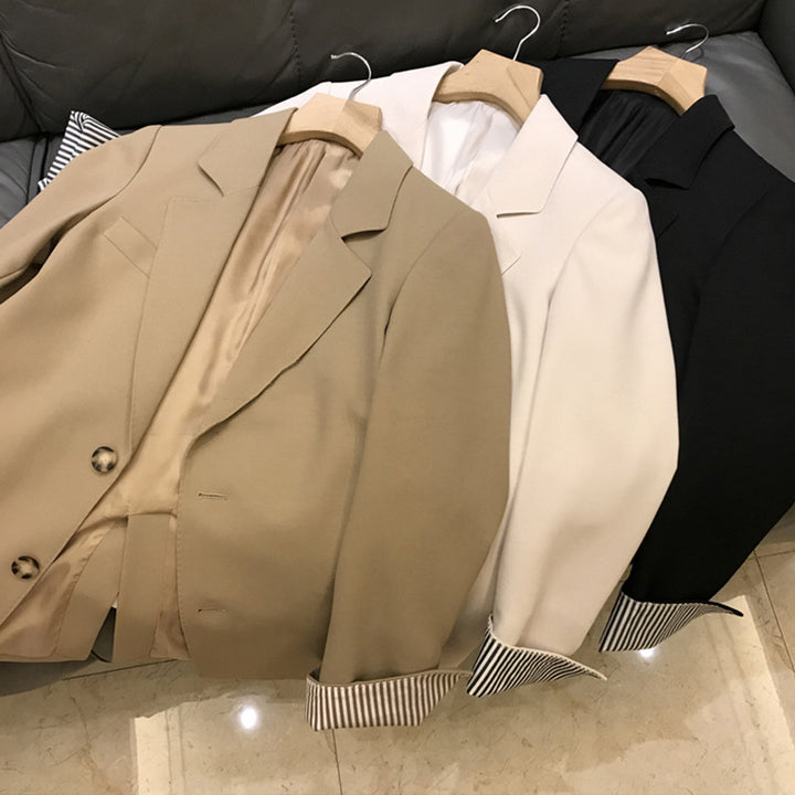 Damen Eleganter Blazer mit kontrastierenden Ärmelaufschlägen Echoarchiv