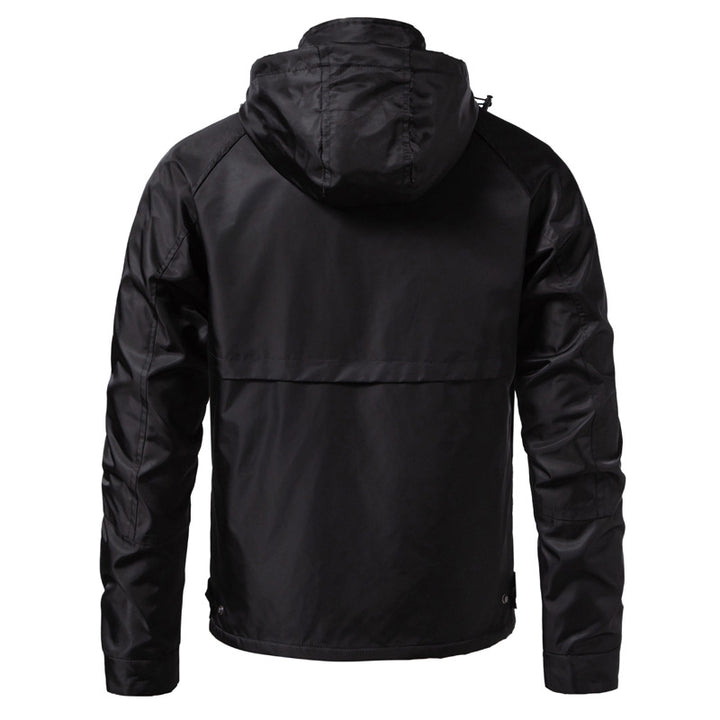 Herren Wasserabweisende Kapuzenjacke im Utility‑Stil mit Druckknopfleiste und Pattentaschen Echo Archiv