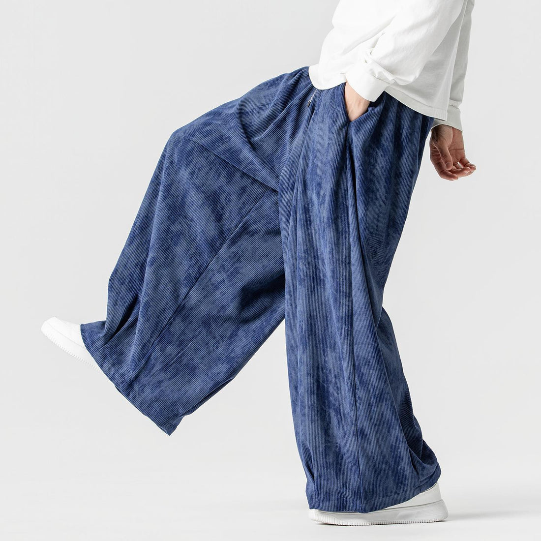 Herren Weite Cord-Loungehose mit Kellerfalten, elastischem Bund und Ballonbeinschnitt Echo Archiv