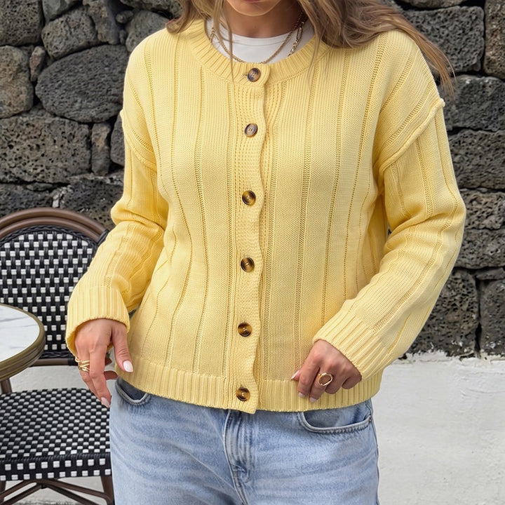 Damen Strickjacke mit Knopfdetails und feiner Rippstruktur Echo Archiv