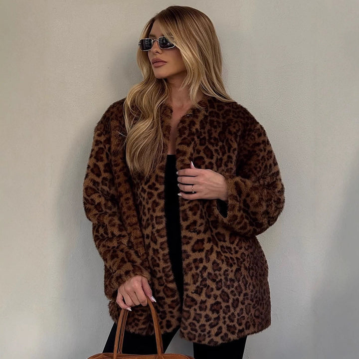 Damen Kurz-Mantel aus veganem Faux-Fur mit Leoparden-Print und kastiger Silhouette Echoarchiv