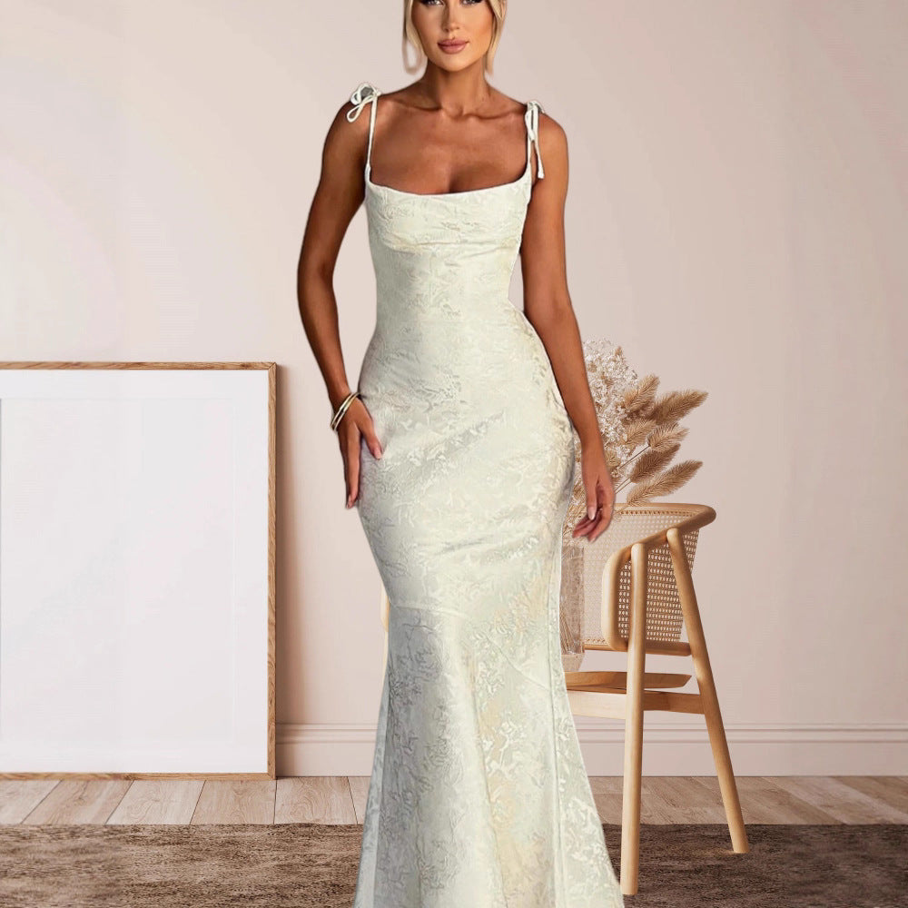 Damen Elegantes Maxikleid mit verführerischen Spaghettiträgern Echo Archiv