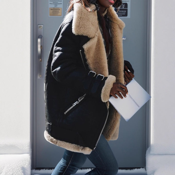 Damen Kurz geschnittene Aviator-Lederjacke mit Teddyfell‑Futter und Reißverschlussdetails Echo Archiv