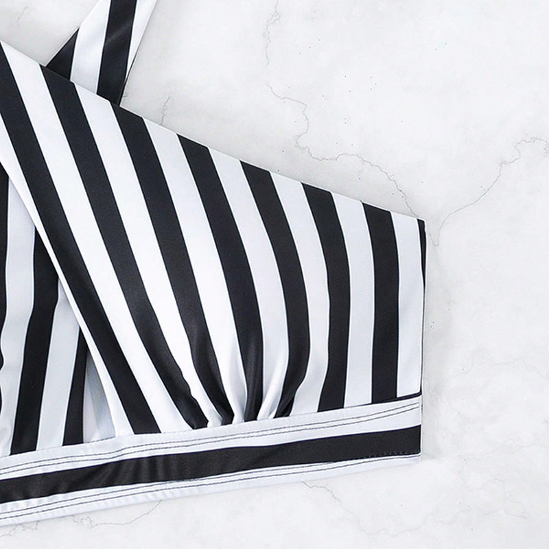 Damen Triangel-Bikinioberteil mit verspieltem Wickeldesign und eleganten Streifen Echo Archiv