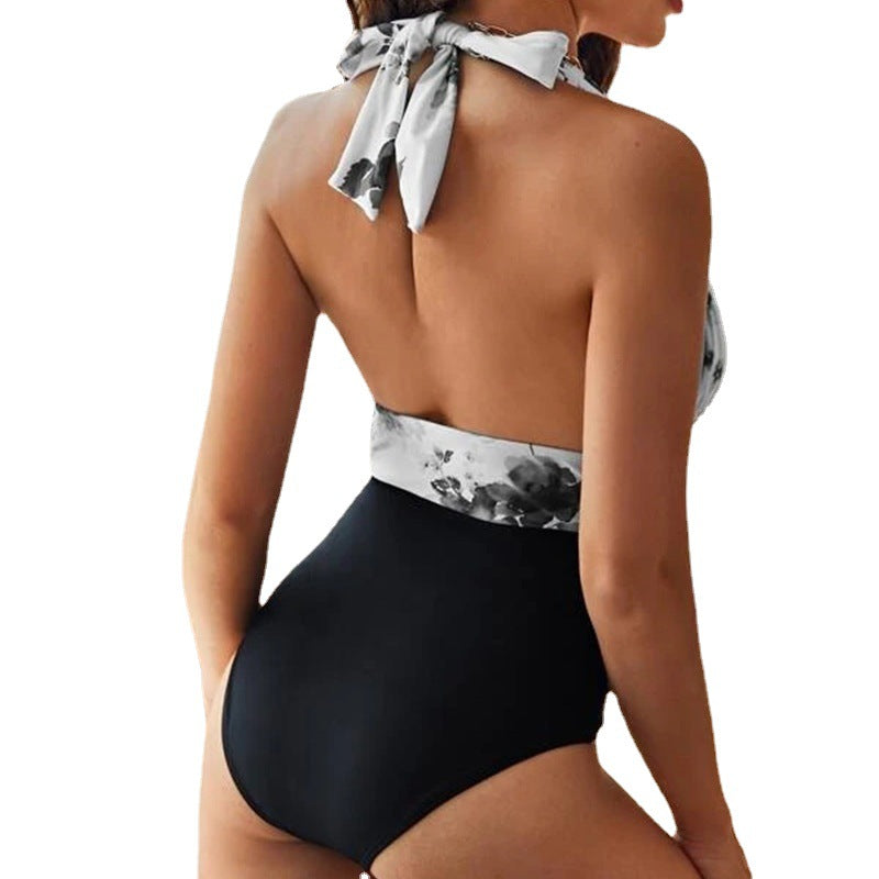 Damen Einteiler Badeanzug mit raffiniertem Wickeldetail und floralen Akzenten Echo Archiv