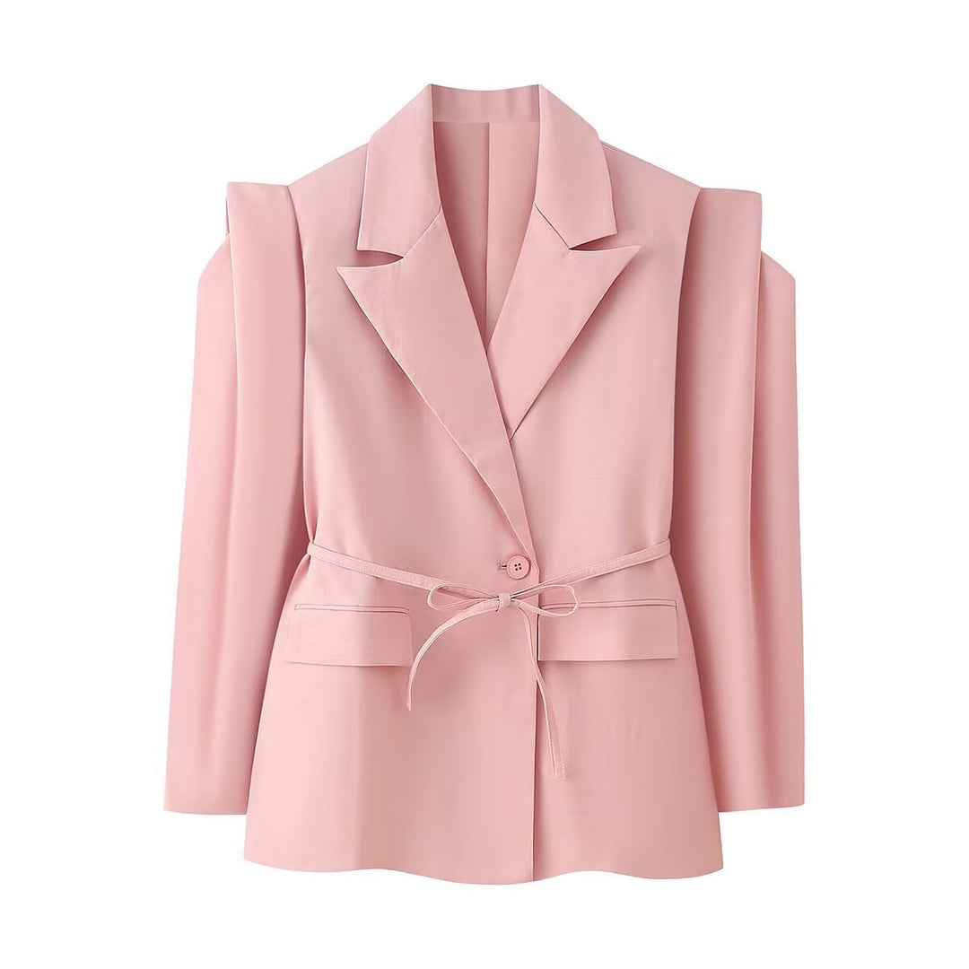 Damen Blazer mit Cut-Out‑Schultern, Taillengürtel und Pattentaschen Echoarchiv