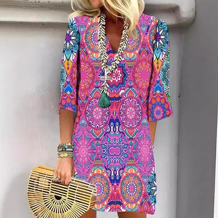 Damen nan kurzes Boho‑Tunika‑Minikleid mit V‑Ausschnitt, Mandala‑Alloverprint und Dreiviertelärmeln Echo Archiv