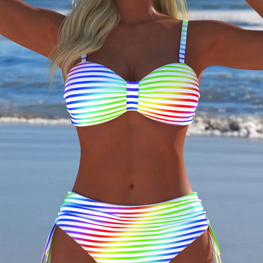 Damen Bikini-Set mit stilvollem Karomuster und goldfarbenen Akzenten Echoarchiv