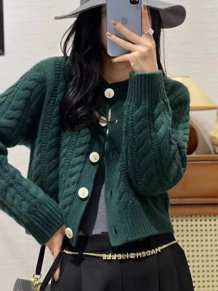 Damen Kurzer Zopfstrick‑Cardigan mit breitem Rippsaum und großen Knöpfen Echoarchiv
