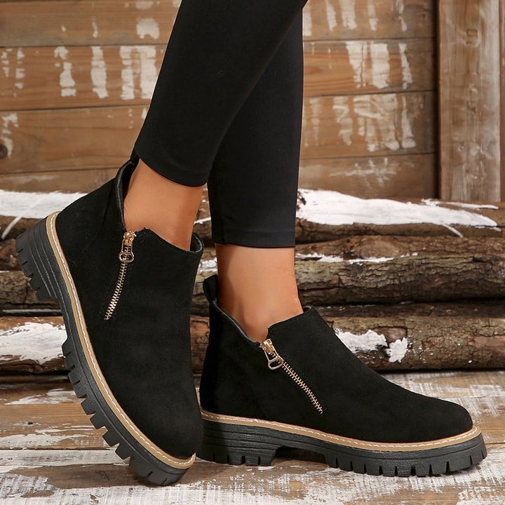 Damen Kurzschaft-Stiefeletten aus Veloursoptik mit seitlichem Reißverschluss und grober Profilsohle – Varelle
