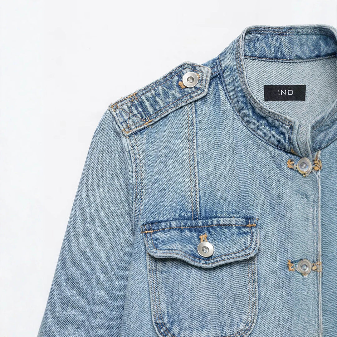 Damen Boxy-Denimjacke im Safari‑Look mit Stehkragen und vier aufgesetzten Taschen Echo Archiv