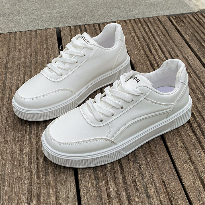 Damen Plateau-Sneaker mit goldener Zierkante und gepolstertem Komfortfußbett – Névara