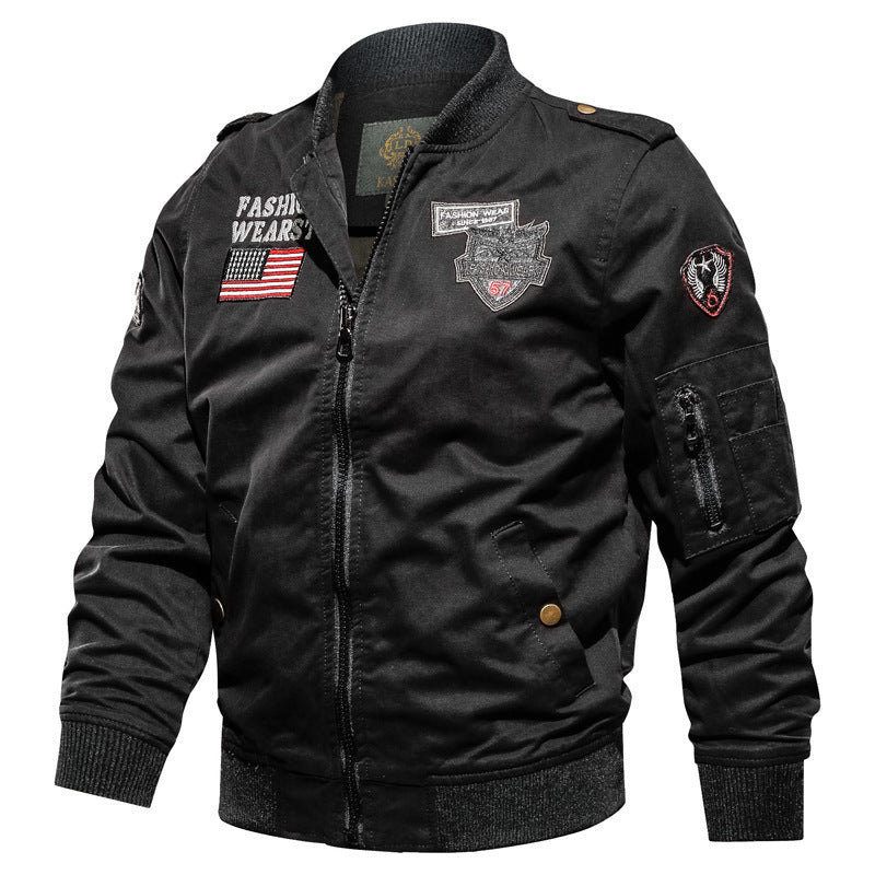 Herren nan militärisch inspirierte Bomberjacke mit Stickpatches, Ärmeltasche, geripptem Saum und robustem Baumwollmix Echo Archiv