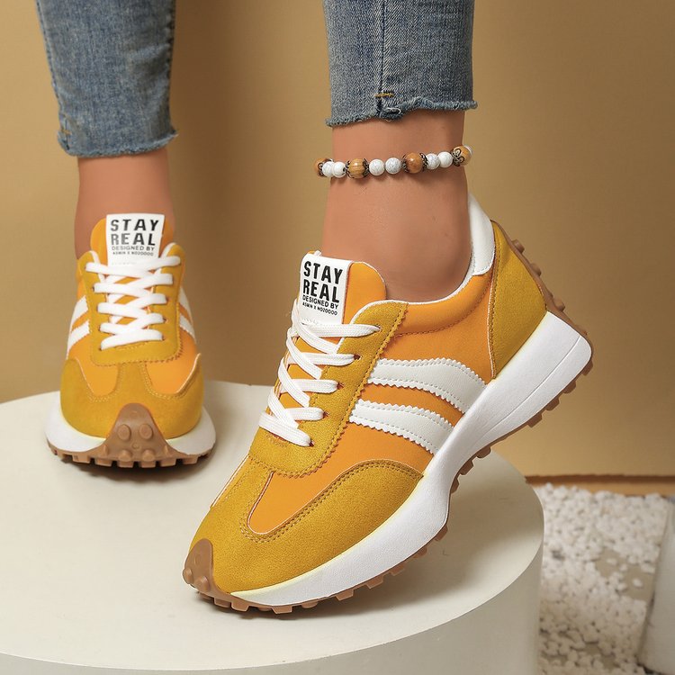 Damen nan retro-inspirierte Plateausneaker aus Veloursleder-Optik mit profilierter Gummisohle Echo Archiv