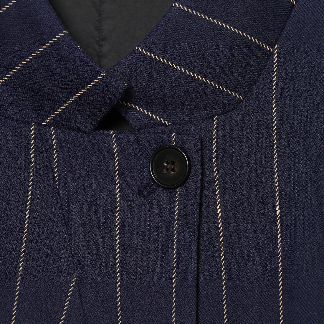 Damen Kurzblazer im Boxy-Cut mit Stehkragen und Nadelstreifen Echoarchiv