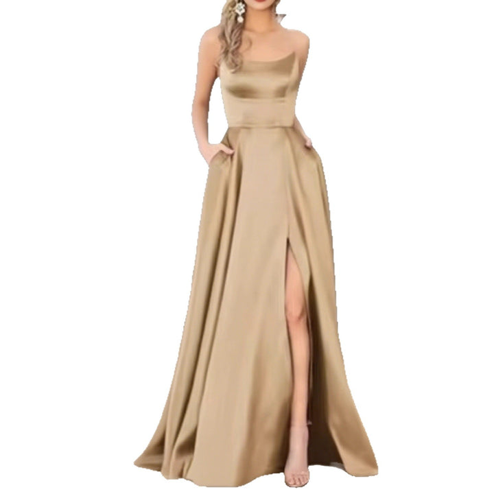 Damen Elegantes Abendkleid mit seitlichem Schlitz und schmalen Spaghetti-Trägern Echo Archiv
