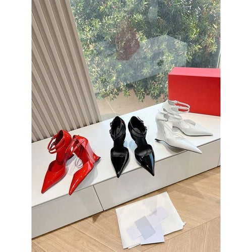 Damen Spitz zulaufende Lack-Wedges mit skulptiertem Keilabsatz und doppeltem Knöchelriemen – Lioré