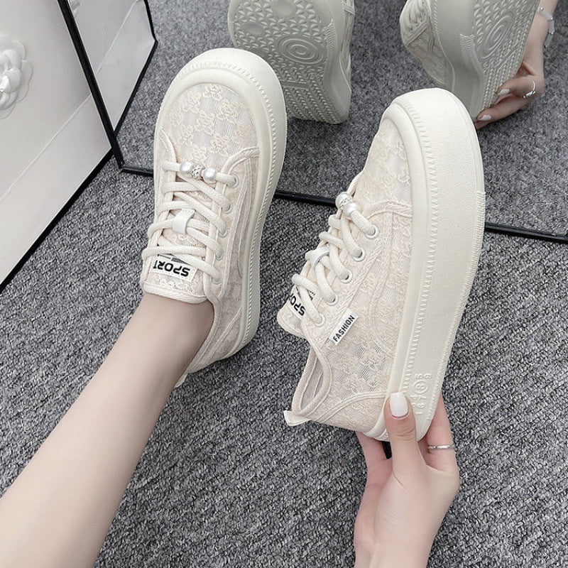 Damen Sportliche Sneakers mit modischem Design und stylischen Akzenten Echo Archiv