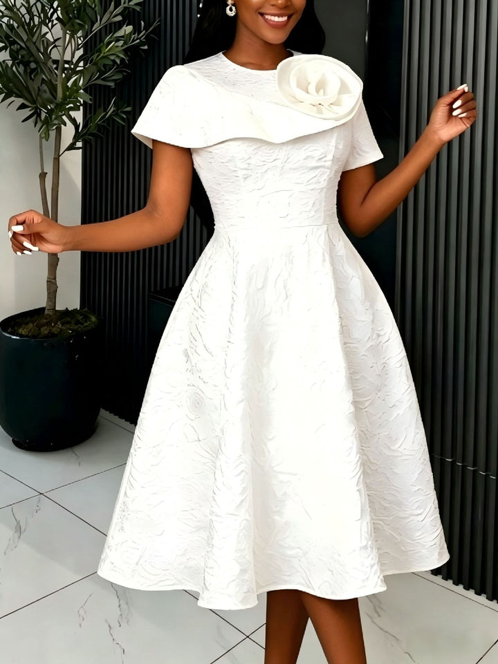 Damen festliches Kleid mit kunstvollem Blumendekor und wunderschöner Drapierung Echo Archiv