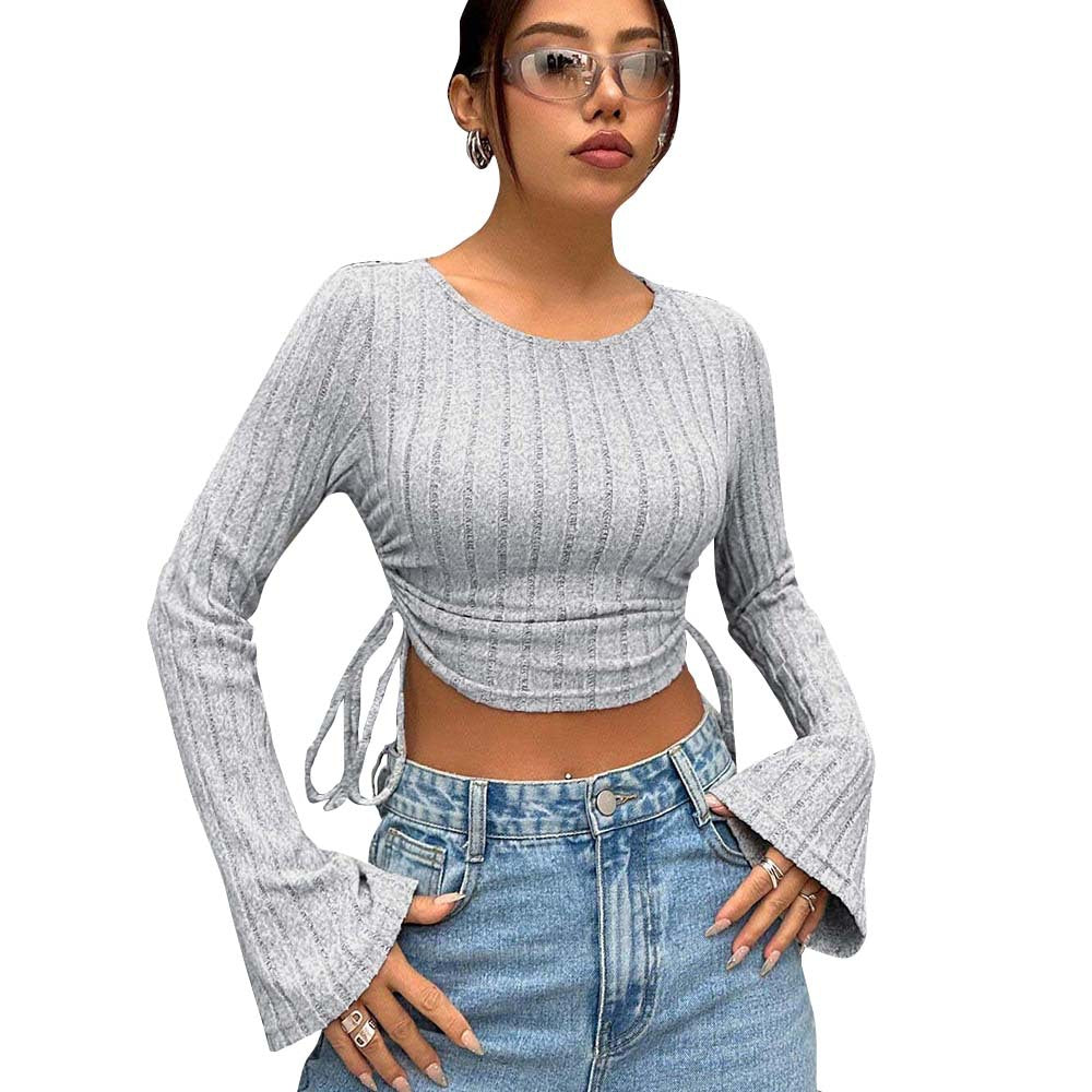 Damen geripptes Cropped-Longsleeve mit seitlicher Tunnelzugraffung, ausgestellten Ärmeln und figurbetonter Passform – Avérine