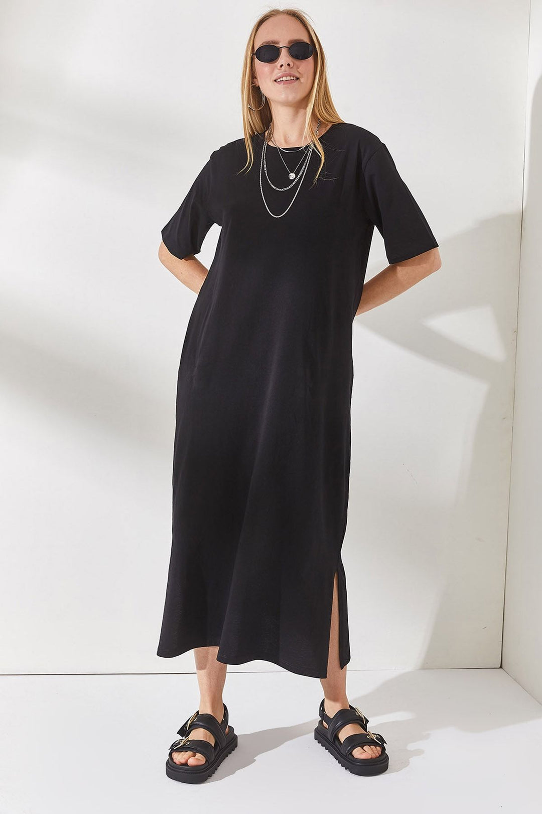 Damen schlichtes langärmliges Kleid mit seitlichen Schlitzen und komfortablem Schnitt Echo Archiv
