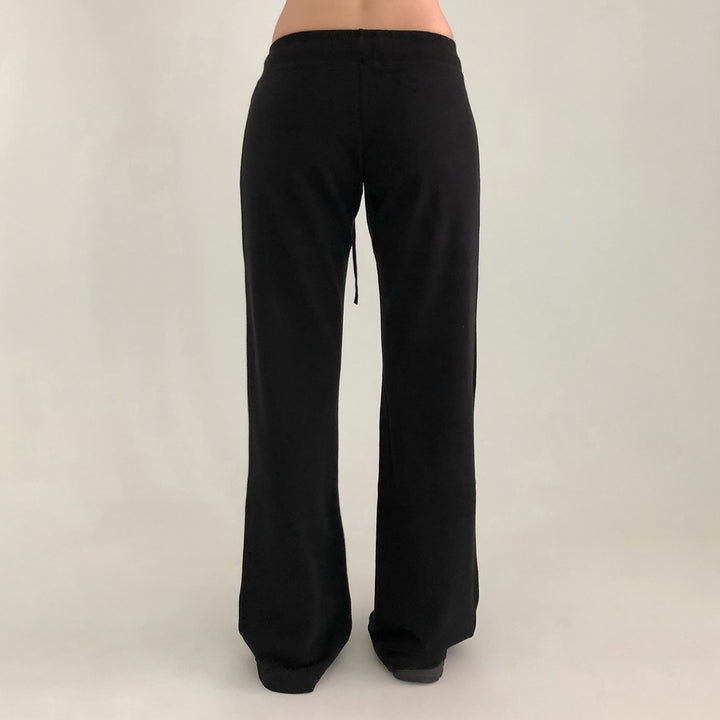 Damen Weiche High‑Waist Lounge‑Hose mit weitem Bein, Tunnelzug und dezentem Markenstick – Avélisse