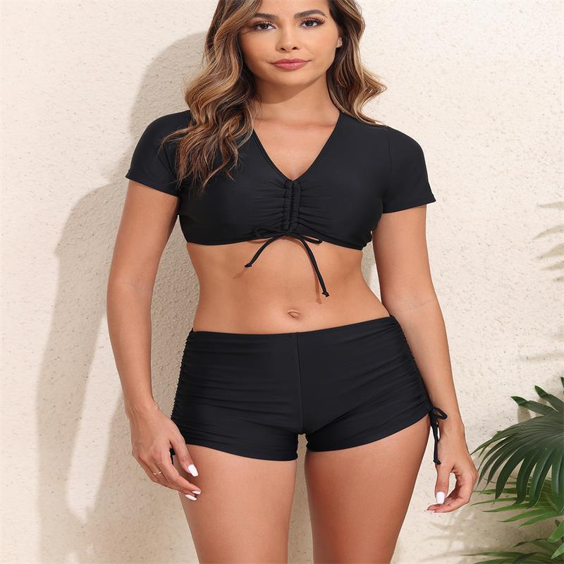 Damen Sportlicher Bikini-Set mit kürzeren Shorts und verstellbarem Oberteil Echo Archiv