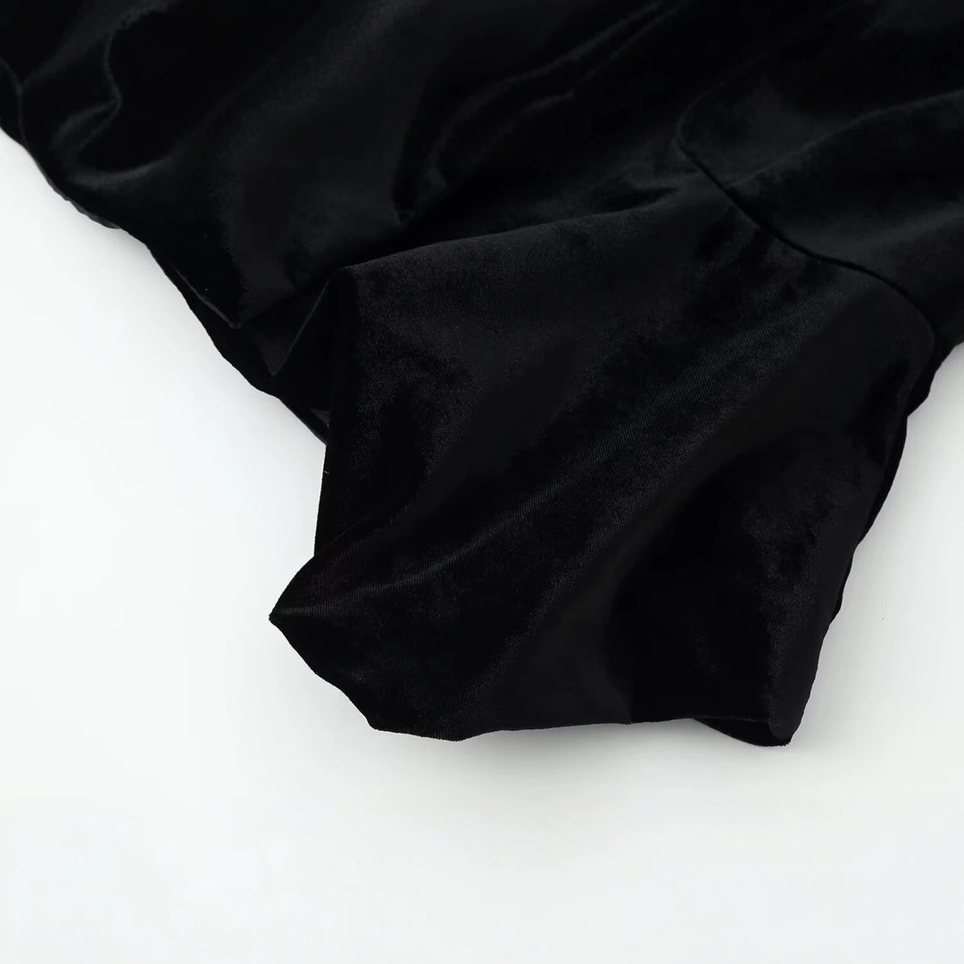 Damen Satinbluse mit Stehkragen, Puffärmeln und Peplum-Details Echo Archiv