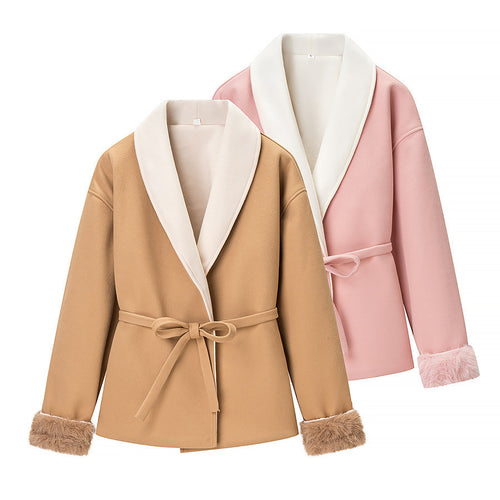 Damen taillierte Kurzjacke mit großzügigem Schalkragen, Bindegürtel und Kunstfellmanschetten – Célinea