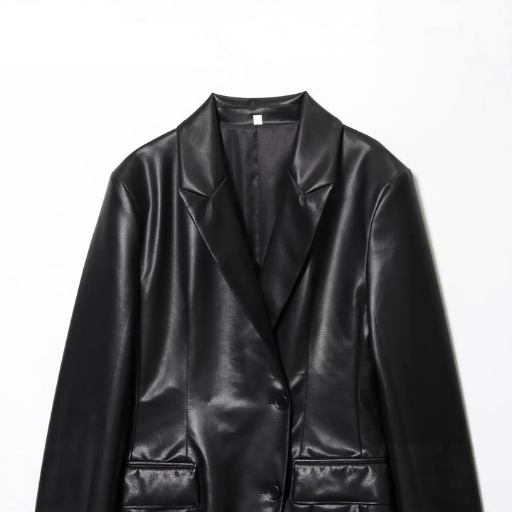 Damen nan luxuriöser veganer Blazer im Lederlook mit schmaler Silhouette, Schalkragen und Pattentaschen Echo Archiv