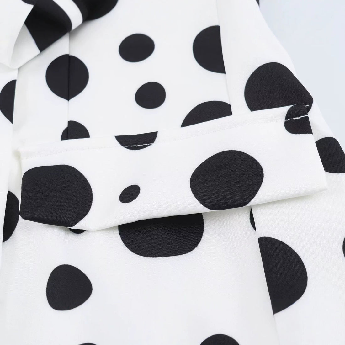 Damen Doppelreihiger Blazer im Polka‑Dot‑Design mit Spitzenbesetztem Revers Echoarchiv
