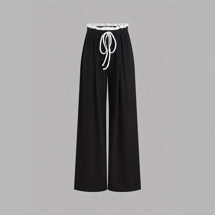 Damen stylishes Sport-Set mit hoch taillierter Weitbein-Hose und sportlichem Bustier Echo Archiv
