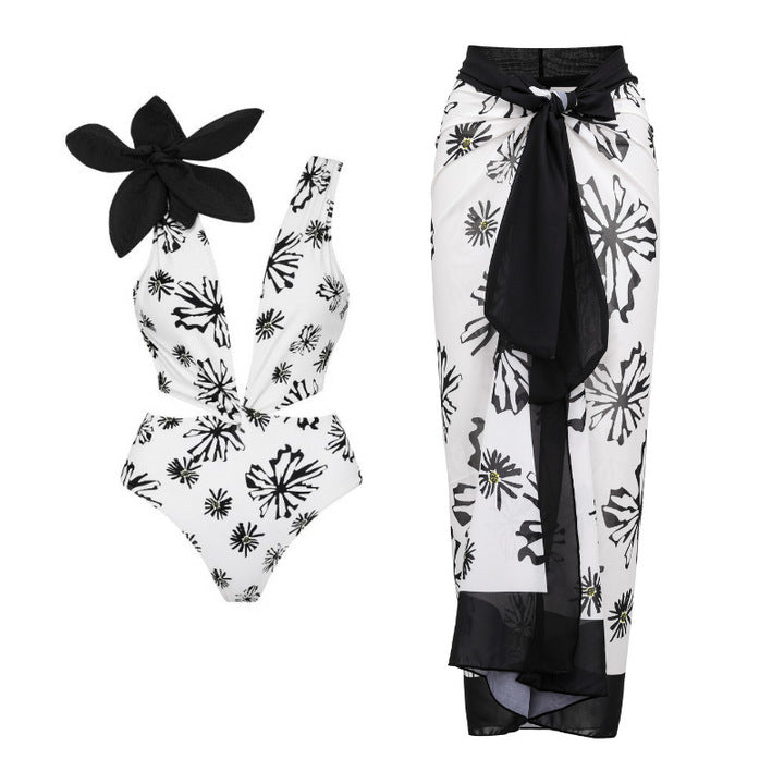 Damen Bikiniset mit besonderem Blumendekor und langem Wickelrock Echo Archiv