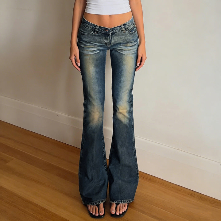 Damen Schlagjeans mit Used-Effekt, Whiskering und ausgestelltem Bein – Dénora