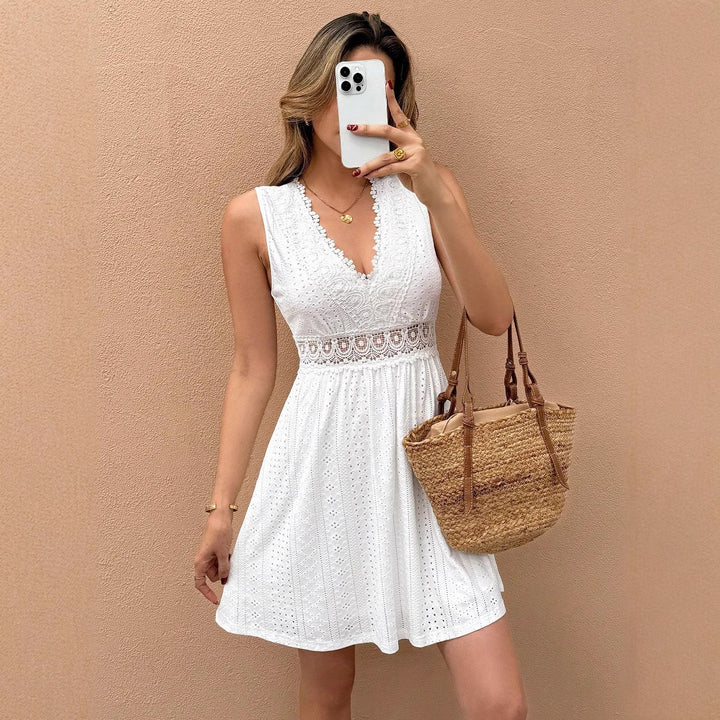 Damen nan Baumwoll-Broderie-Sommerkleid mit V-Ausschnitt und Spitzen-Taillenband Echo Archiv