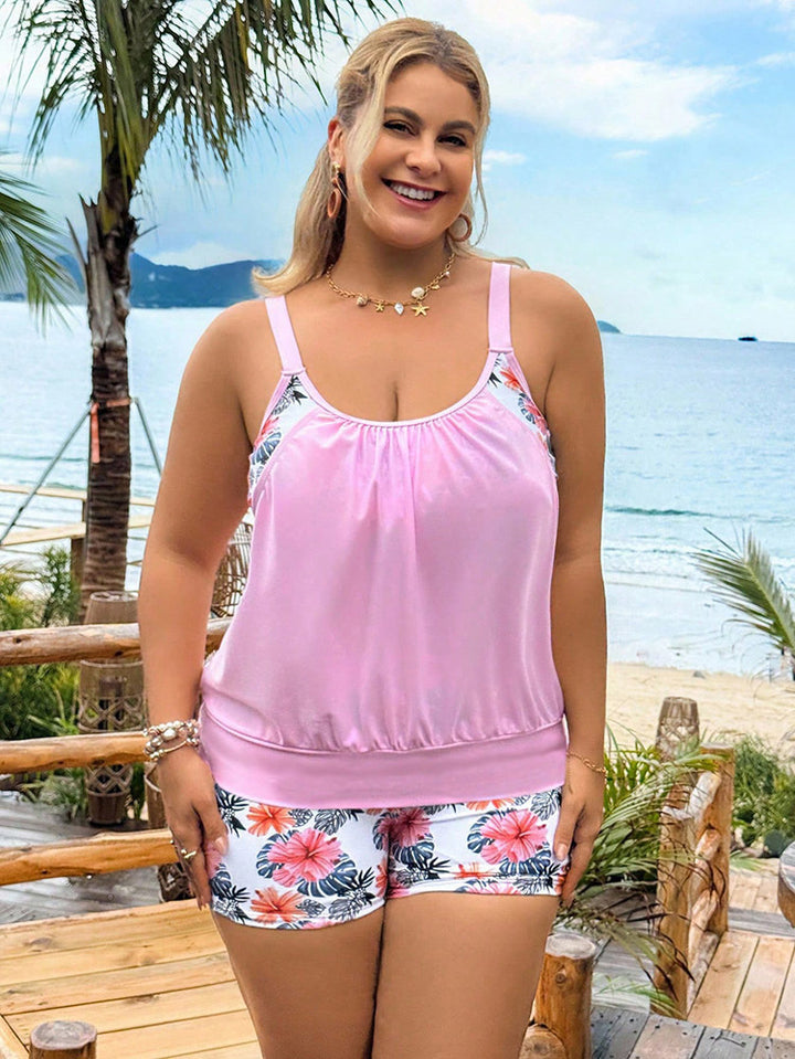 Damen sportliches Badeoutfit mit floralen Shorts Echo Archiv