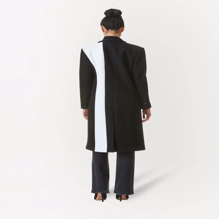 Damen Taillierter Midi‑Longcoat im Clean‑Tailoring mit kontrastiertem Innenfutter und Schalkragen Echoarchiv