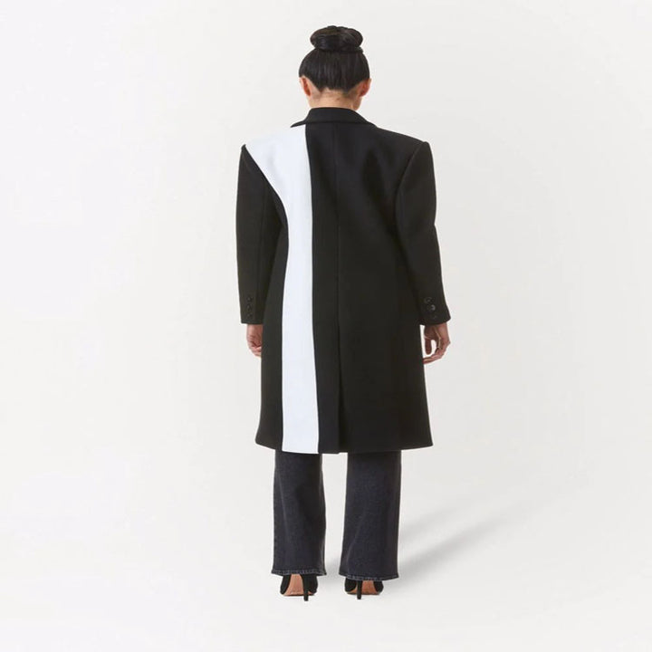 Damen Taillierter Midi‑Longcoat im Clean‑Tailoring mit kontrastiertem Innenfutter und Schalkragen Echoarchiv