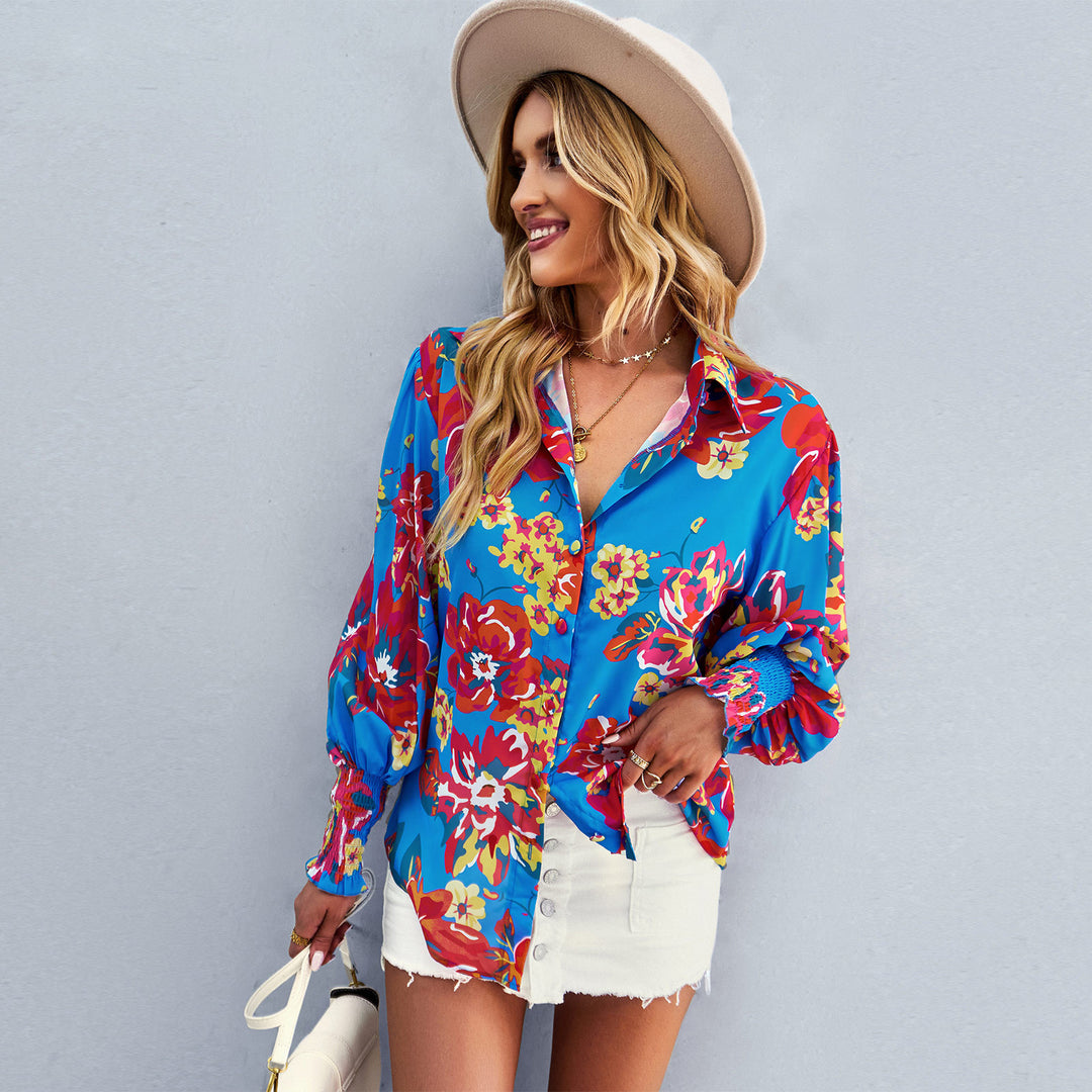 Damen lockere Hemdbluse mit floralem Alloverprint, Seidenoptik, smockärmeln und geknöpfter Vorderleiste – Élovi