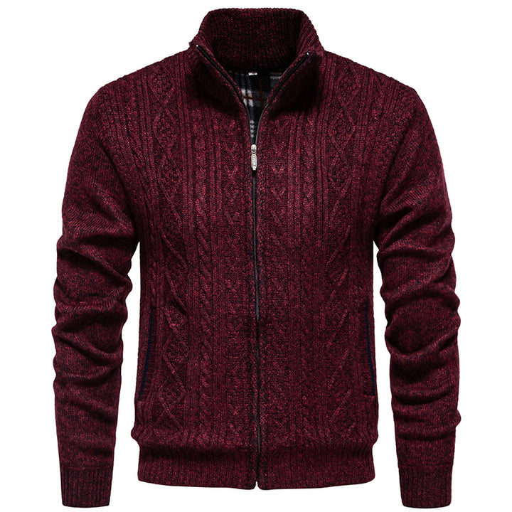 Herren nan grobgestrickter Cardigan mit Zopfmuster, Stehkragen und kariertem Innenfutter Echo Archiv