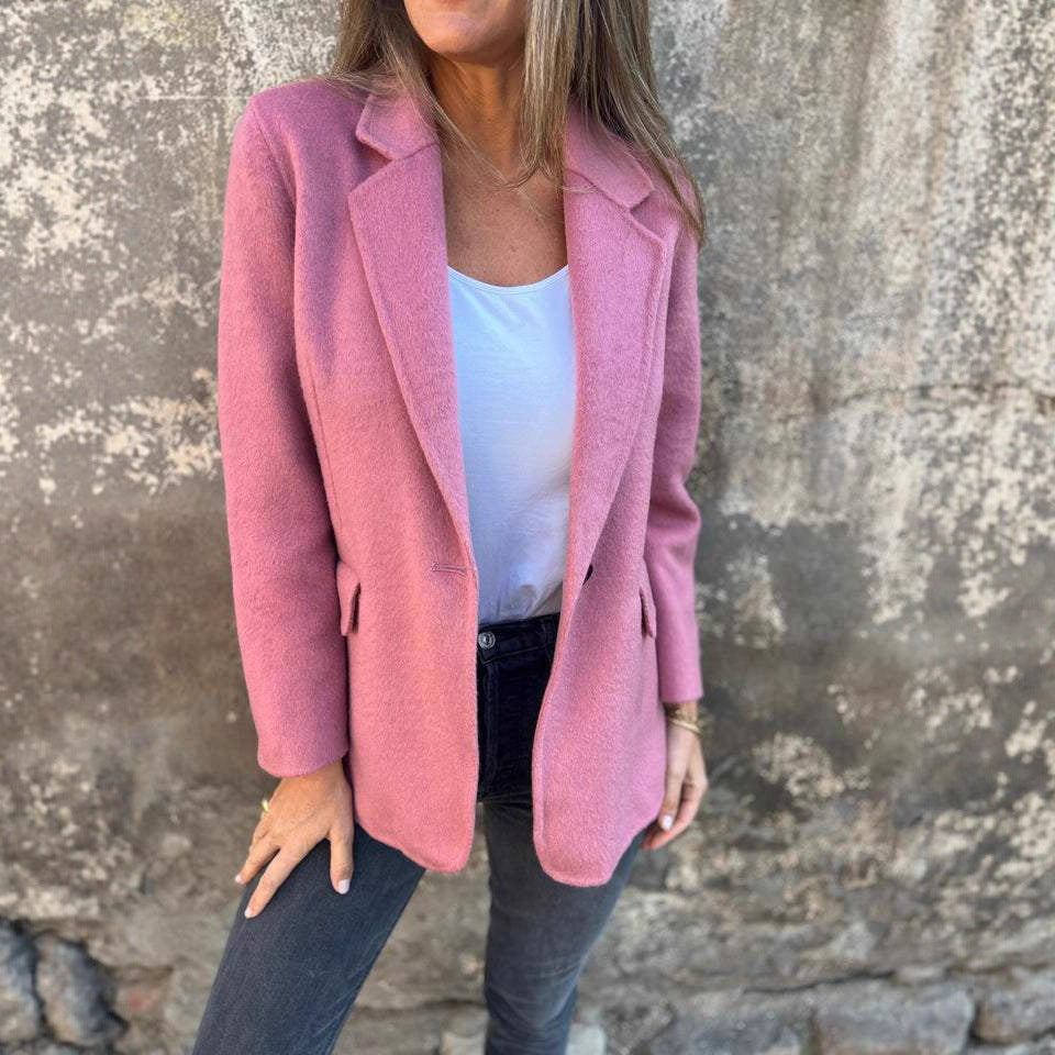 Damen nan taillierter Kurzmantel-Blazer aus Bouclé mit Reverskragen, aufgesetzten Pattentaschen und Ein-Knopf-Verschluss Echo Archiv