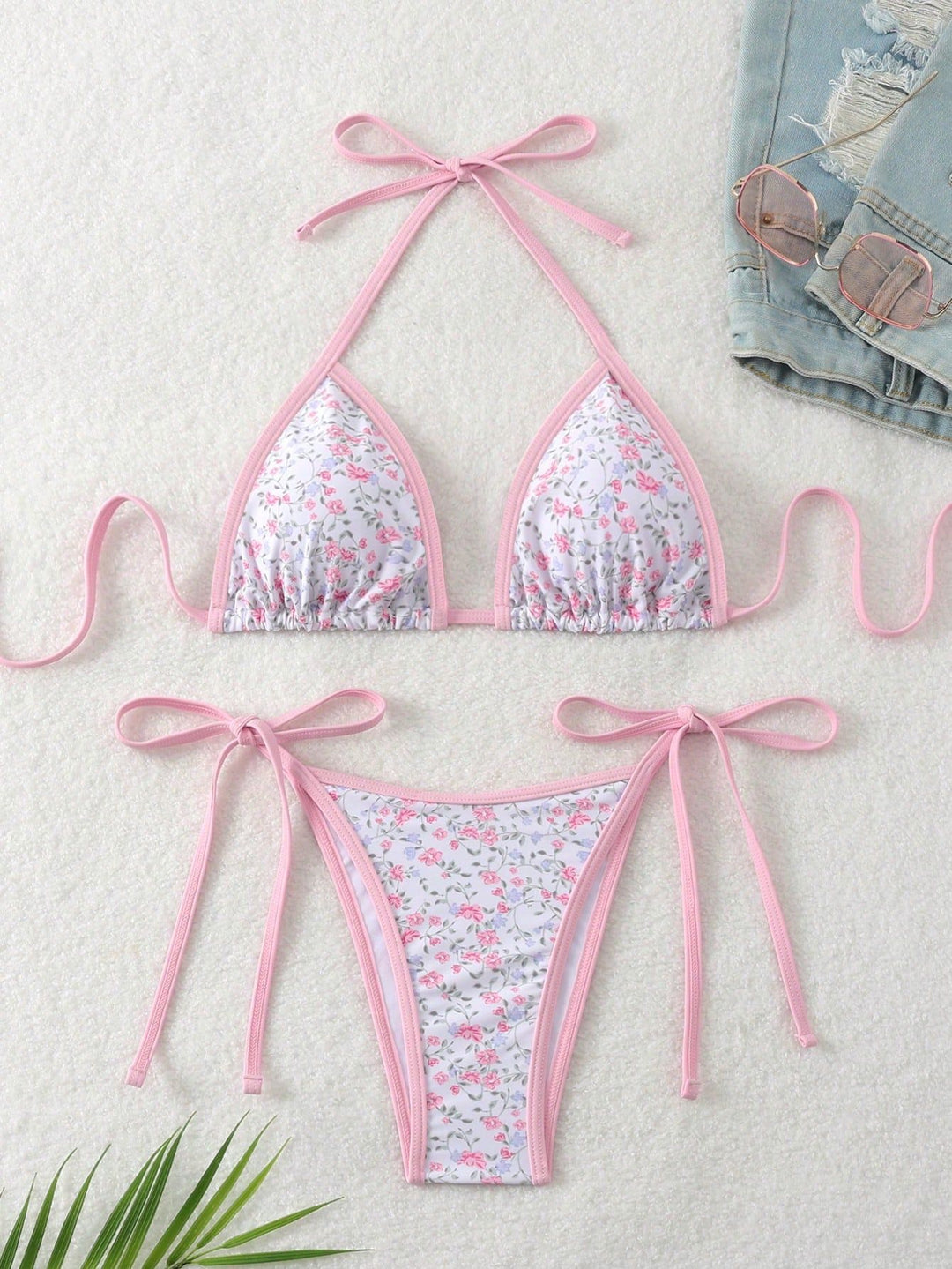 Damen verspielter Triangel-Bikini mit seitlichen Bindebändern Echo Archiv