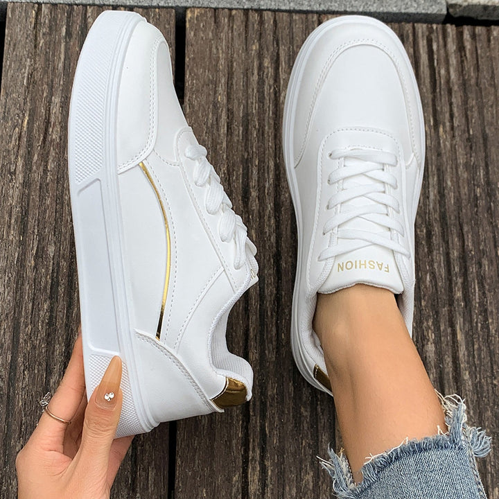 Damen Plateau-Sneaker mit goldener Zierkante und gepolstertem Komfortfußbett – Névara